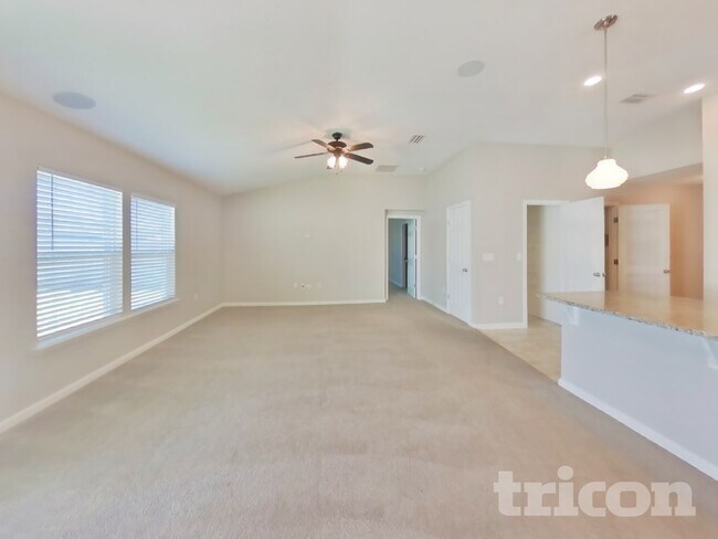 Building Photo - 97529 Albatross Dr