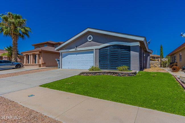 Building Photo - 12833 Tierra Pueblo Dr