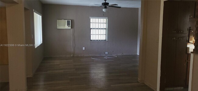 Foto del edificio - 1301 NE 181st St