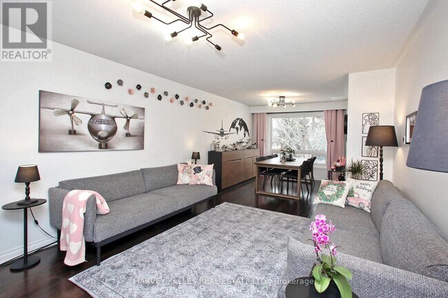 Photo du bâtiment - 161 Romfield Circuit