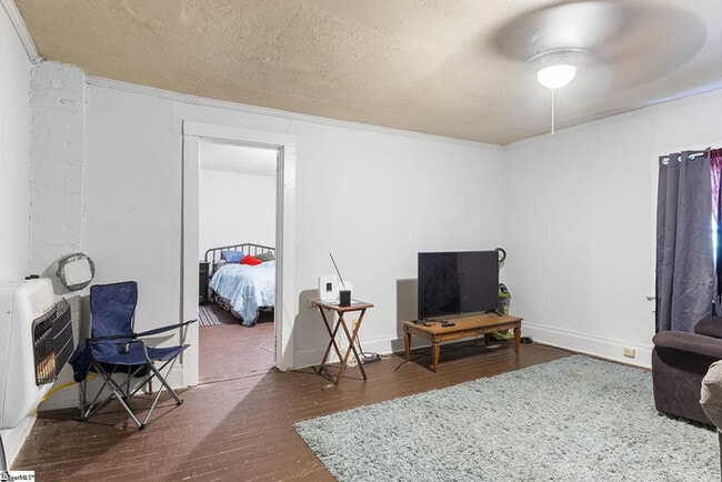Building Photo - 1 Bedroom 1 Bathroom Duplex