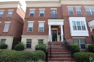 Building Photo - 1721 W Cary St