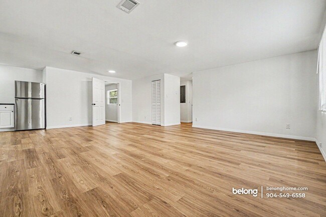 Foto del edificio - 392 Arora Blvd