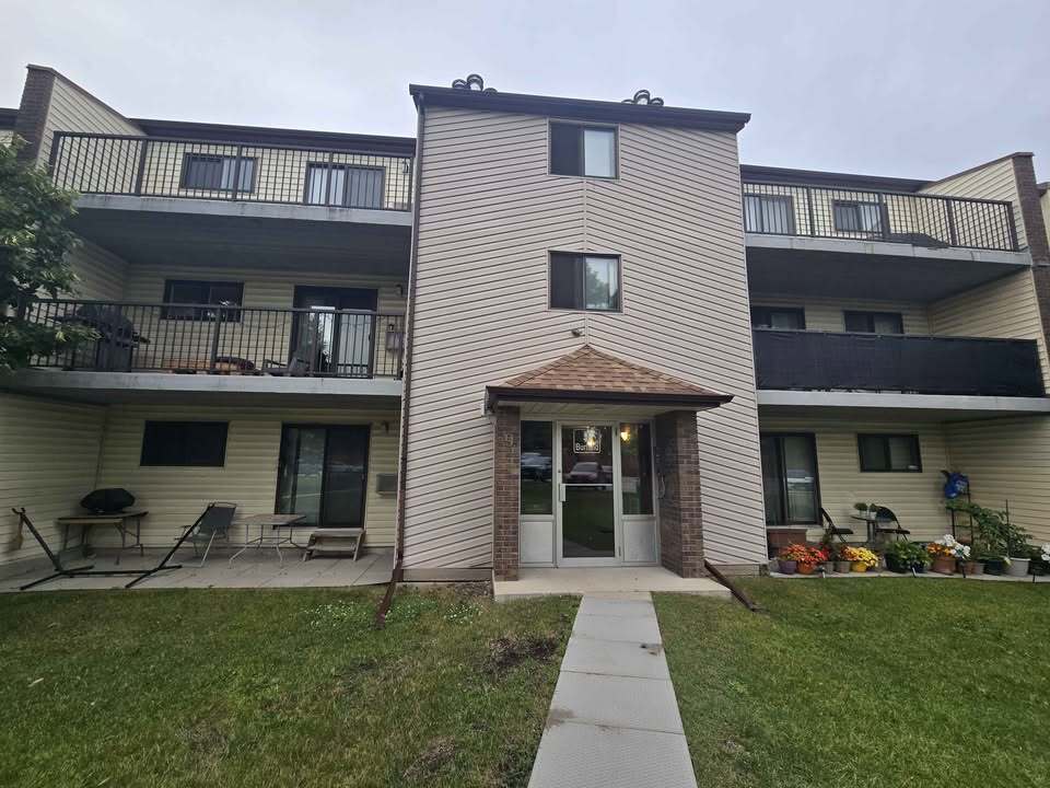Primary Photo - 301 Burland Ave