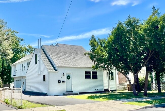 Building Photo - 33 Elm Tree Pl