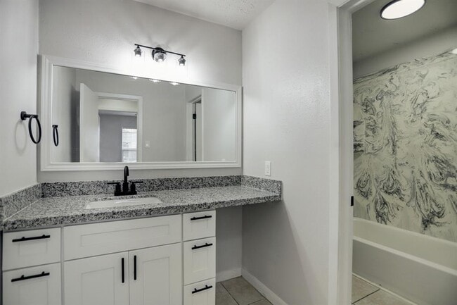 Building Photo - 12609 Veterans Memorial Dr
