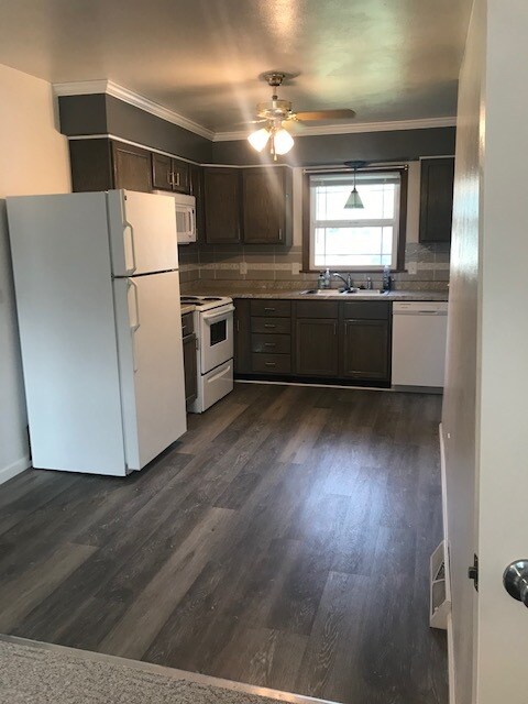 Kitchen - 505 N 5th Plz