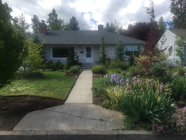 house and front yard - 103 W 30th Ave