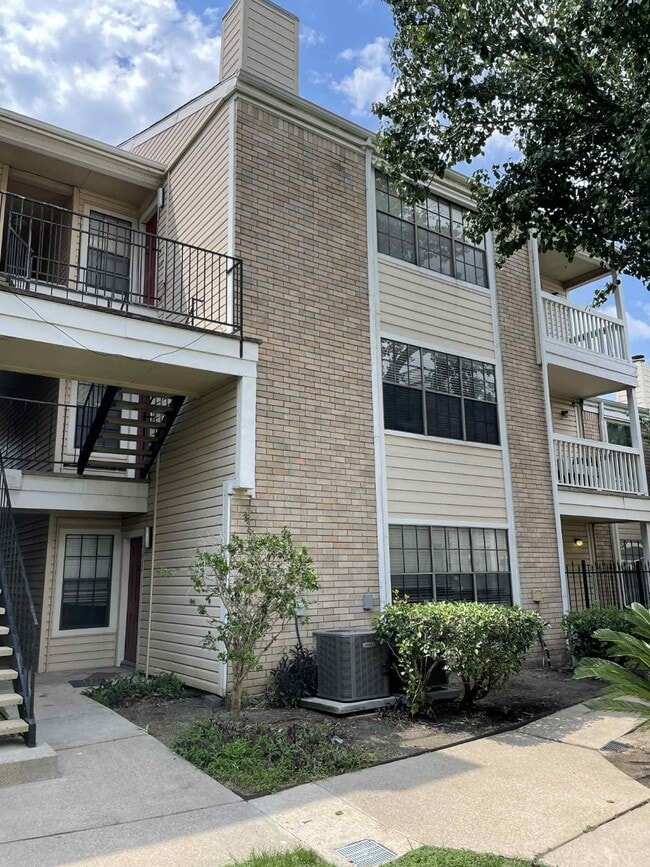 Building Photo - 2750 Holly Hall St