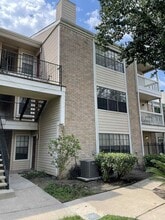 Building Photo - 2750 Holly Hall St
