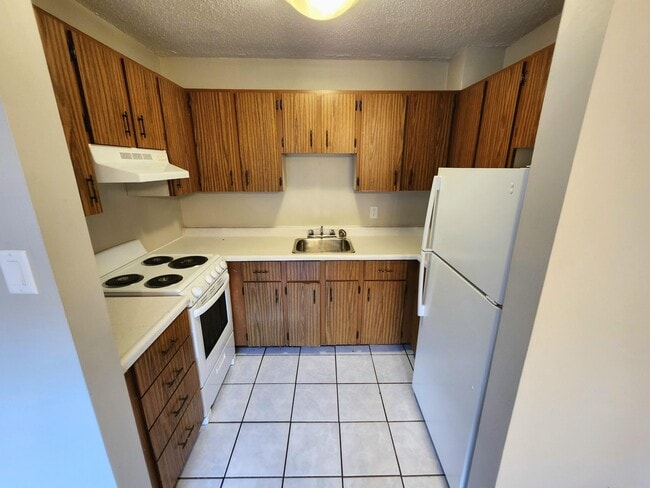 Building Photo - 411 Ellerdale St