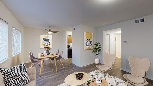Foto del edificio - Village at Panther Creek Apartments