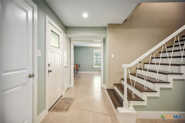Building Photo - 8 Las Brisas Pl