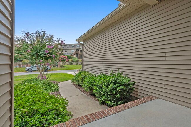 Building Photo - 76 Cypress Cir