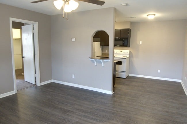 Building Photo - Oxford Oaks Apartments