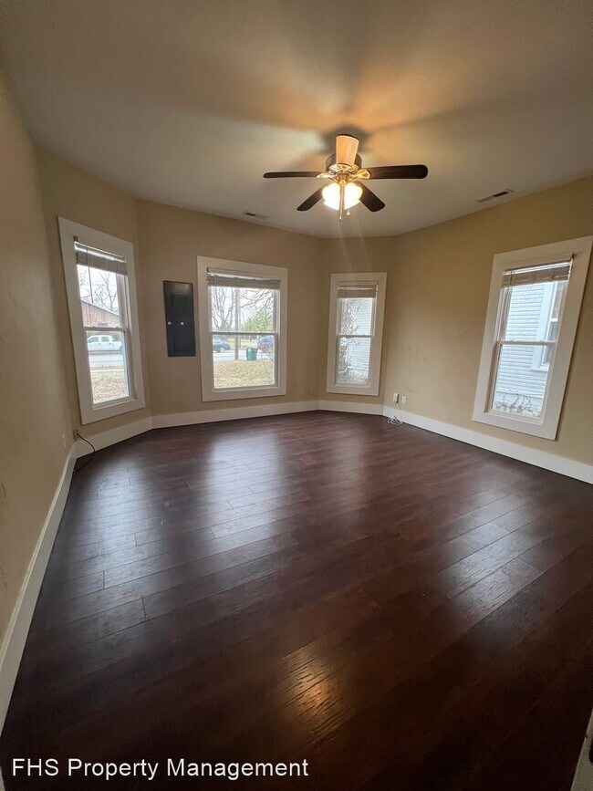Building Photo - 3 br, 1 bath House - 932 N National