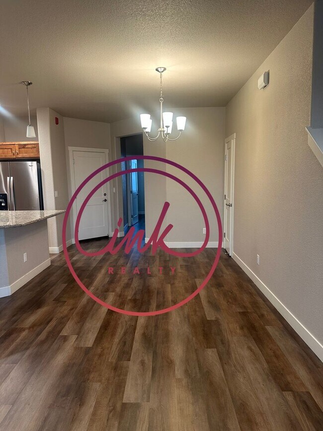 Building Photo - Beautiful Minden Townhouse