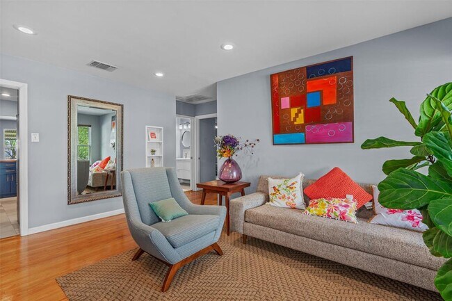 Foto del edificio - 8303 Lazy Ln