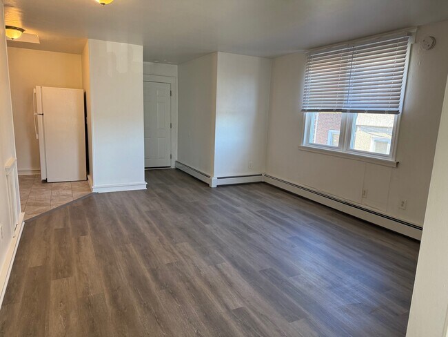 Foto del edificio - 6722 Rising Sun Ave
