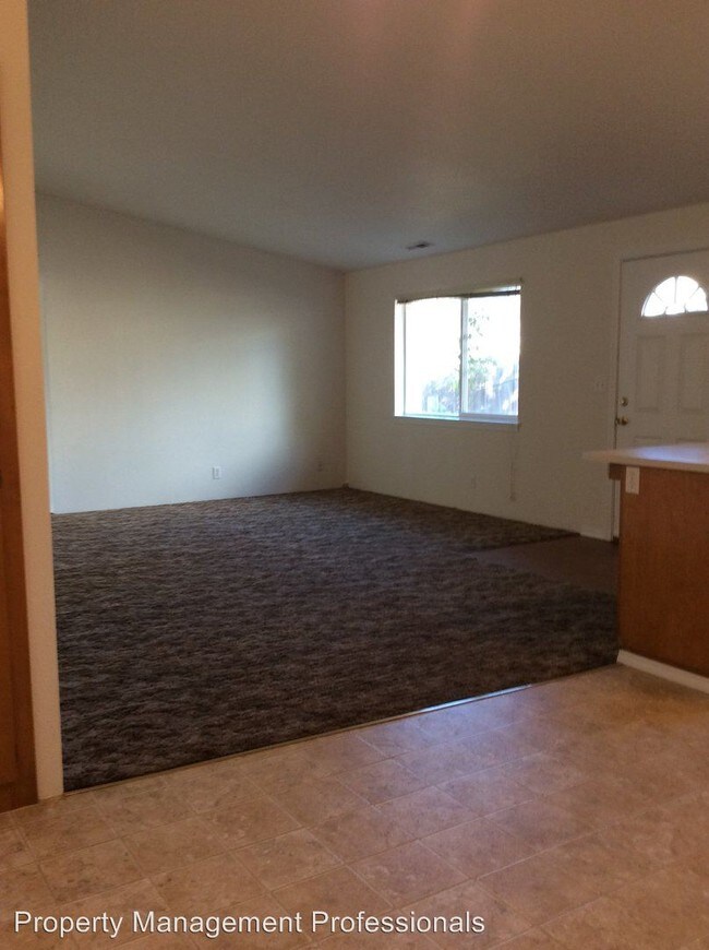 Building Photo - 3 br, 2 bath House - 1099 SW G Street