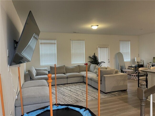Foto del edificio - 5765 Thornton Dr