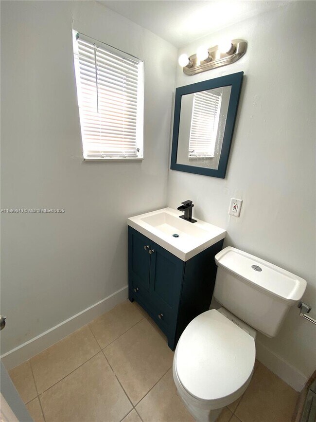Foto del edificio - 310 NE 82nd St