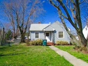Building Photo - 2210 Shirleydale Ave