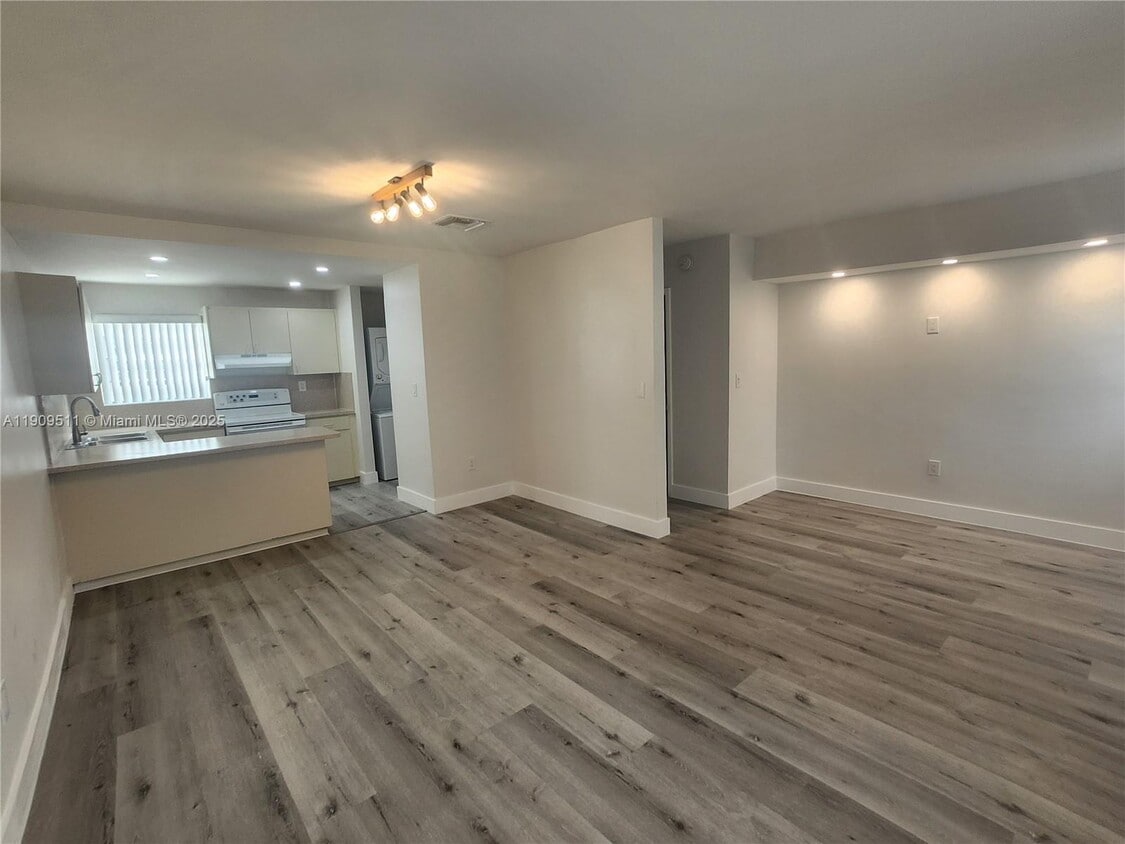 Foto principal - 4320 NW 11th St