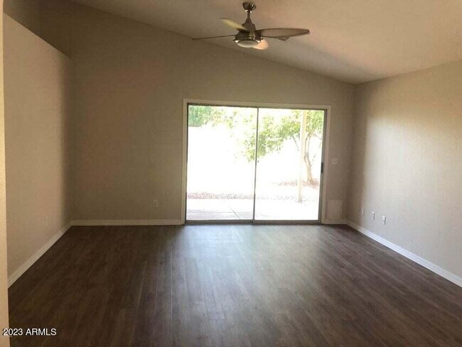 Foto del edificio - 1040 W Juniper Ave