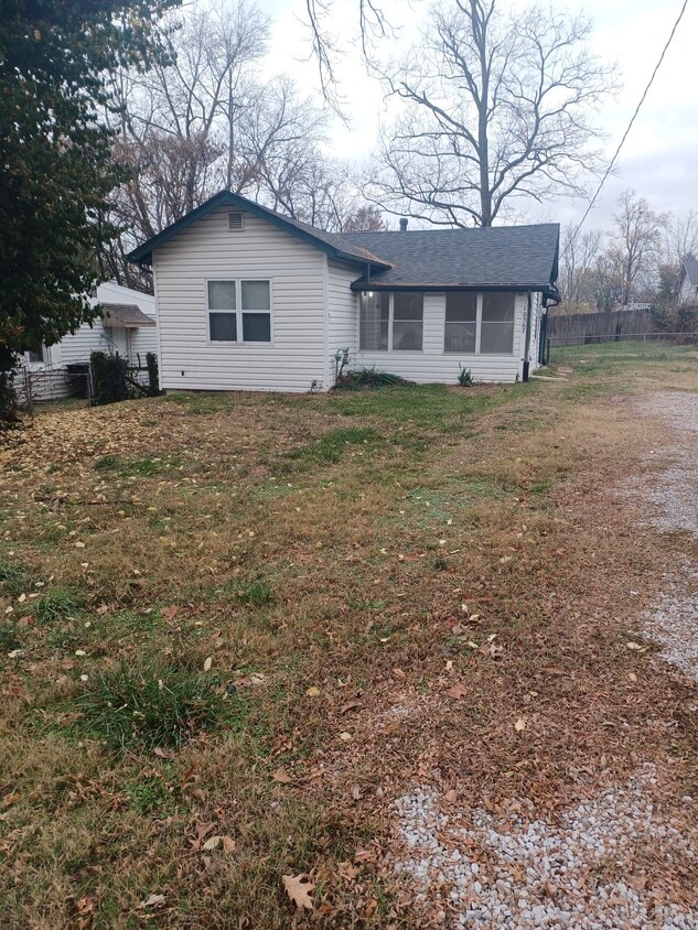 Primary Photo - 10567 Decker Ave