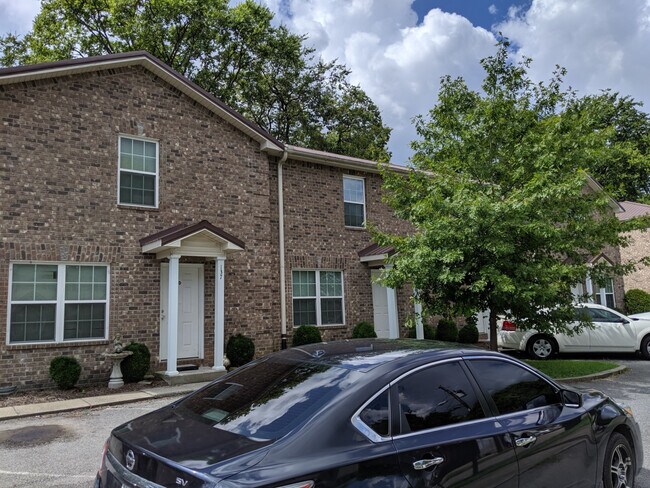 Foto del edificio - 131 Central Dr. Town homes