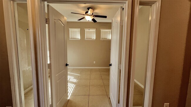 Building Photo - 208 Forest Peak Way