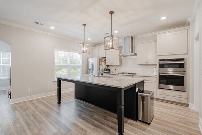 Foto del edificio - Brand New 6 Bedroom Portrait Hill Home