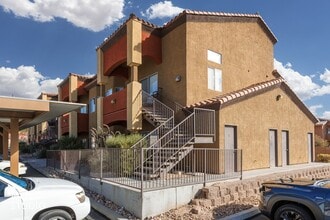 Building Photo - 890 Kitty Hawk Dr