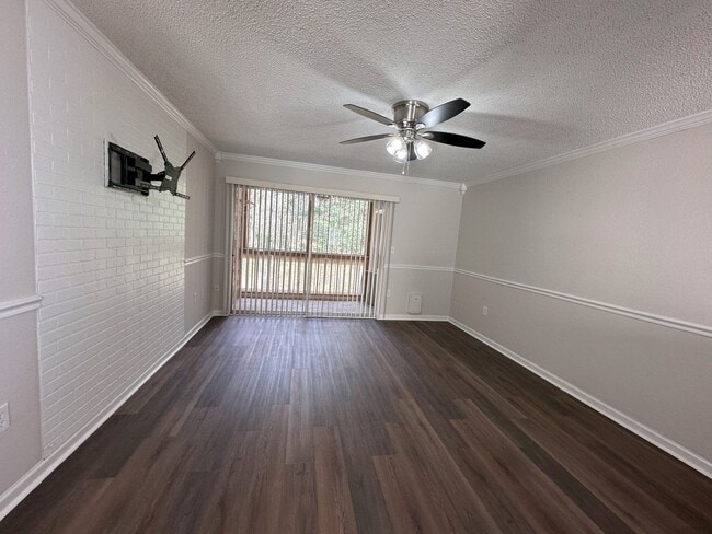 Foto del edificio - Beautiful 2 bedroom available NOW!