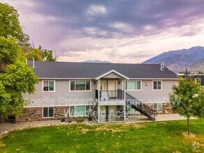 Building Photo - 656 W Meadow Dr