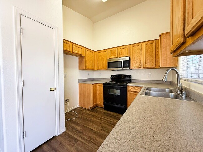 Foto del edificio - Charming 3-Bed, 2-Bath Home with Oversized...