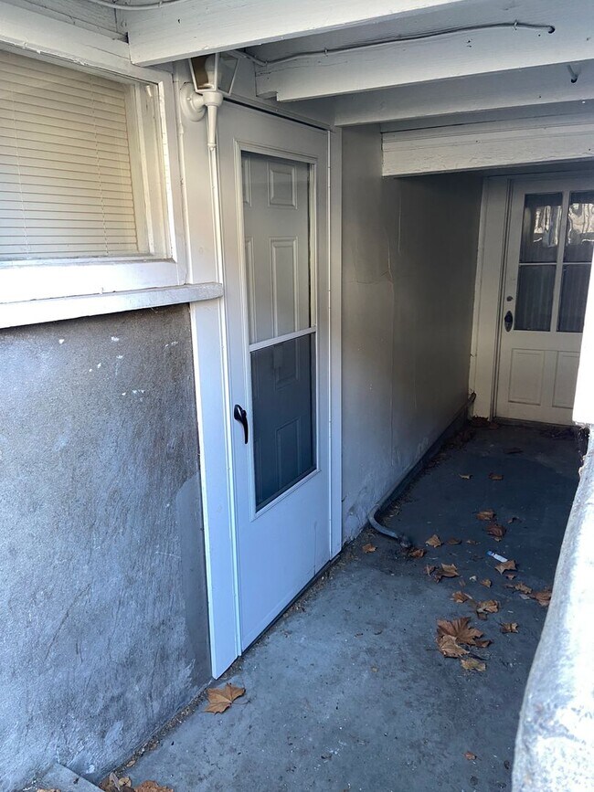 Foto del edificio - Charming Studio with Shared Patio and Coin-Op Laundry