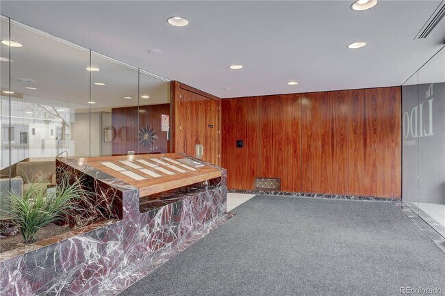 Foto del edificio - 790 N Washington St