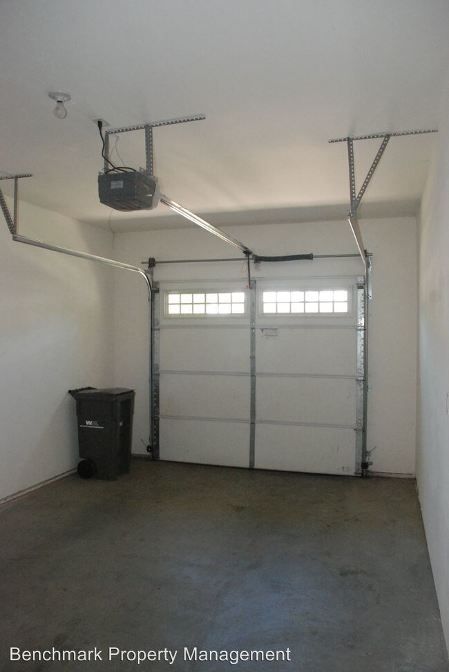 Building Photo - 929 W Willow Lake Loop