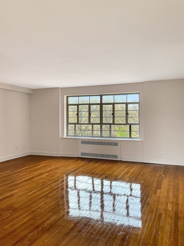 A prized destination in beautiful Forest Hill Garden, a place to call home - A prized destination in beautiful Forest Hill Garden, a place to call home