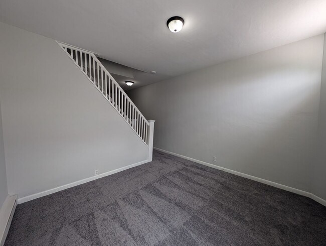Foto del edificio - Large 2 Bed 1 Bath Townhome
