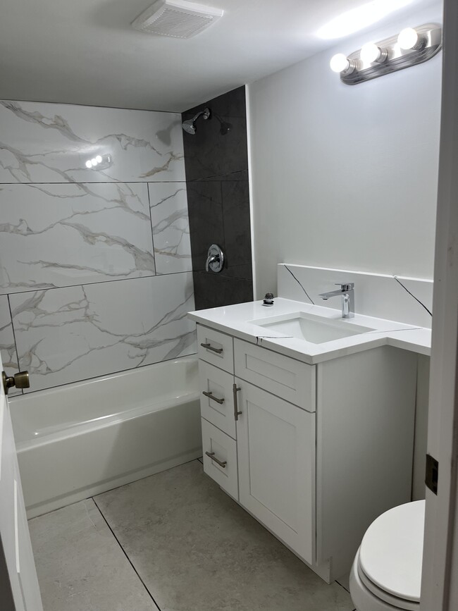 Foto del edificio - 5624 N Marmora Ave