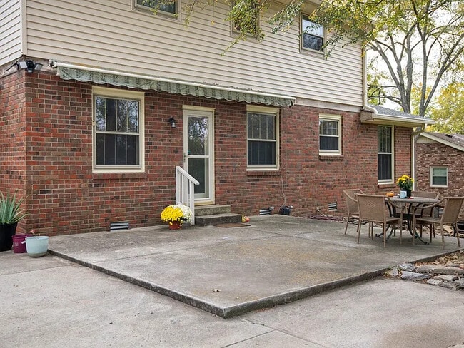 Building Photo - 170 Luna Ln