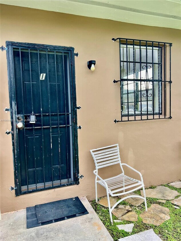 Foto principal - 645 NW 1st St