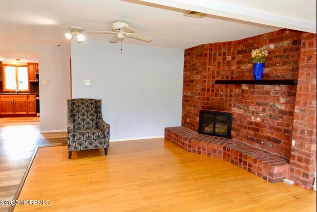 Building Photo - 1111 River Ave