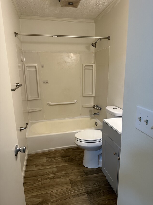 Primary Photo - 32 Country Place Ct