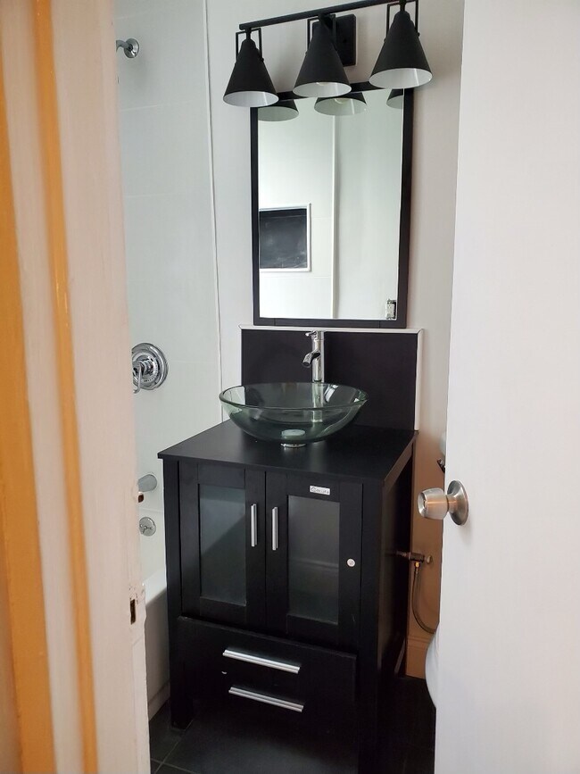 baño - 2420 Morris Ave
