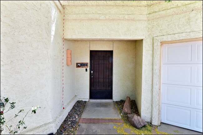 Building Photo - 3204 Canyon Point Ln