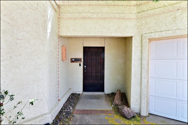Foto del edificio - 3204 Canyon Point Ln